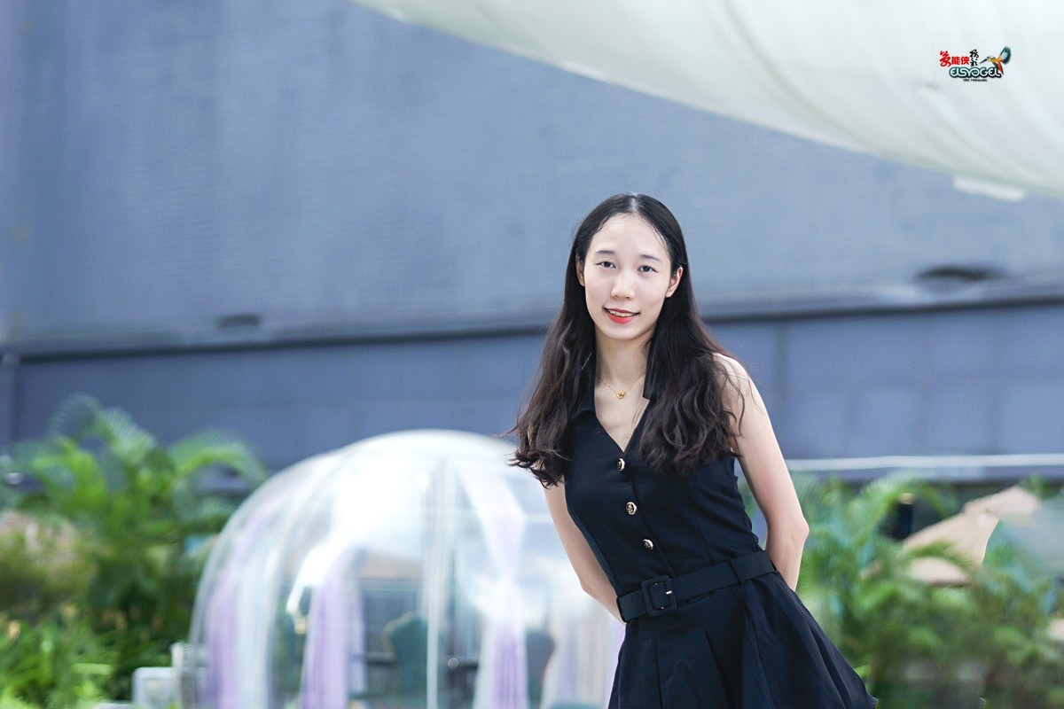 【飞机底部少女】---姗姗