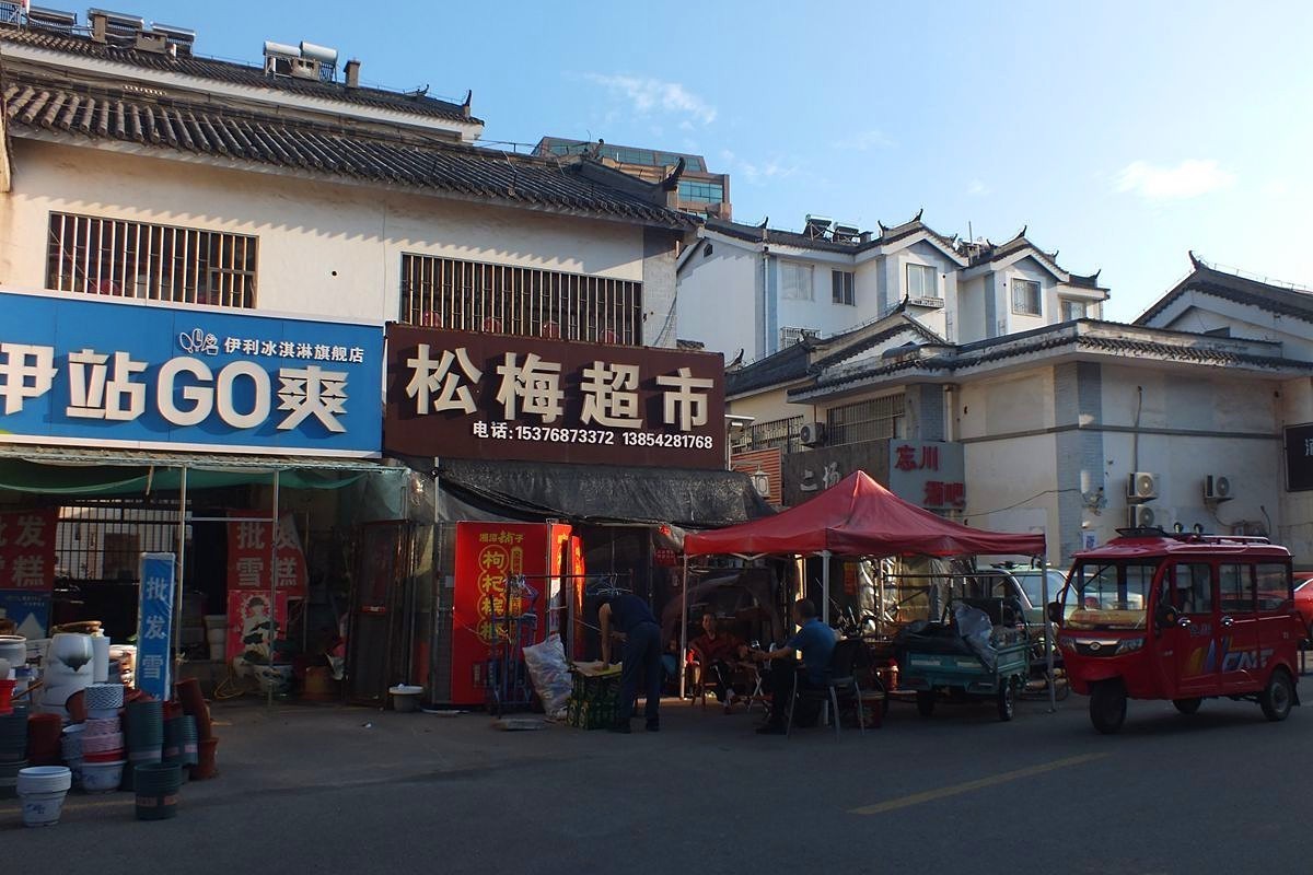 晴天傍晚的街拍