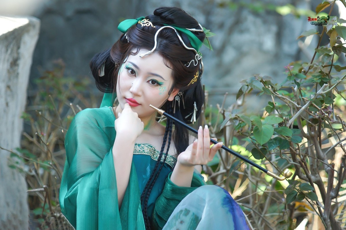 【魅惑青蛇妖】---小魚