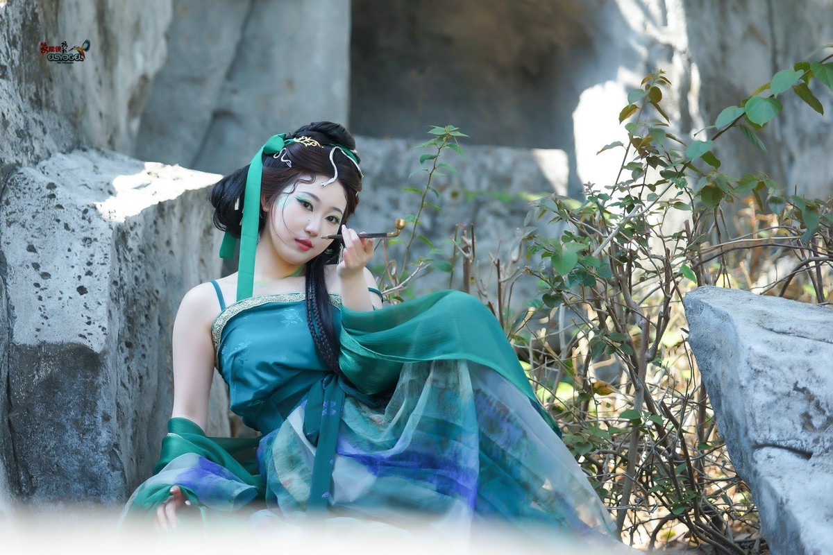 【魅惑青蛇妖】---小魚