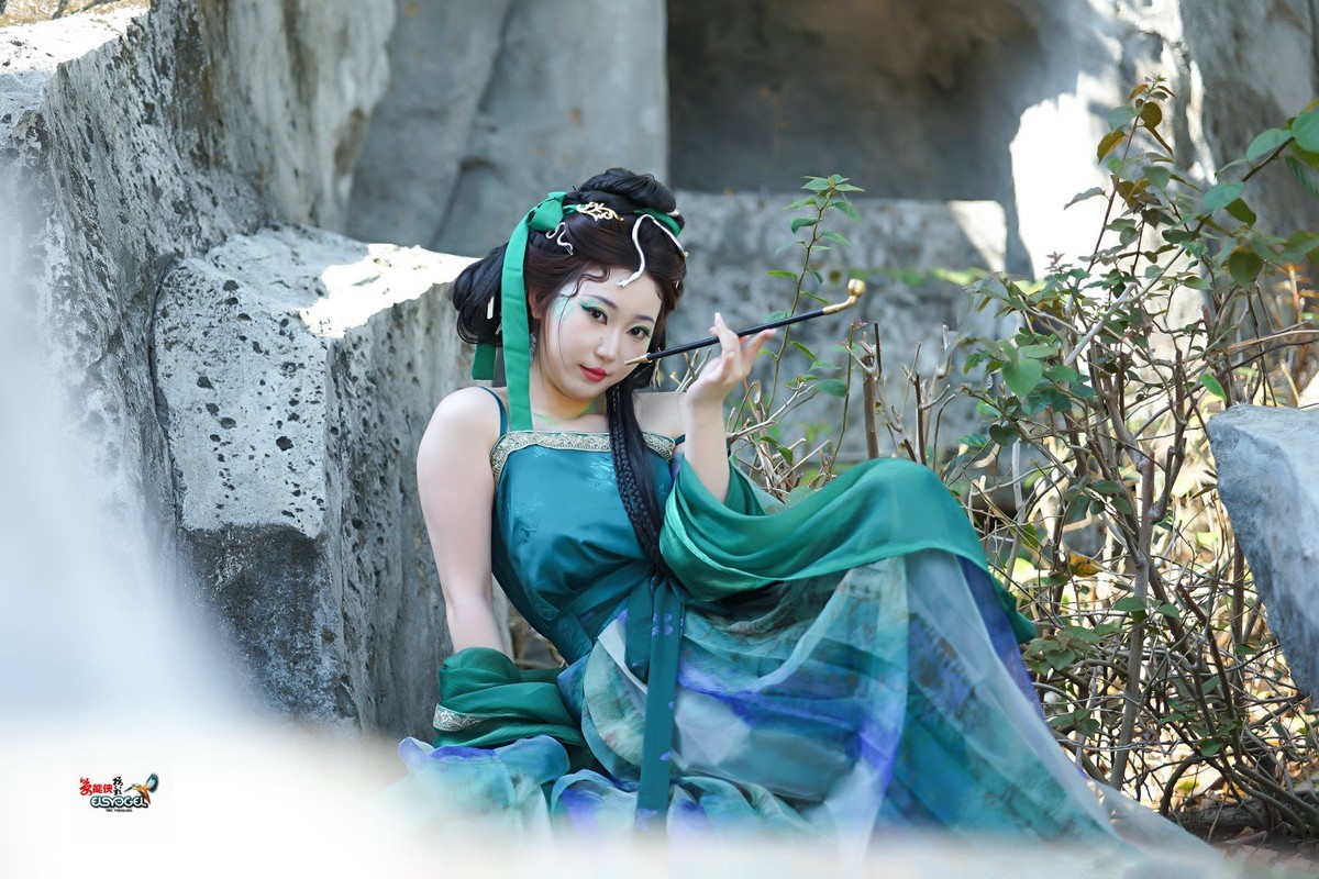 【魅惑青蛇妖】---小魚