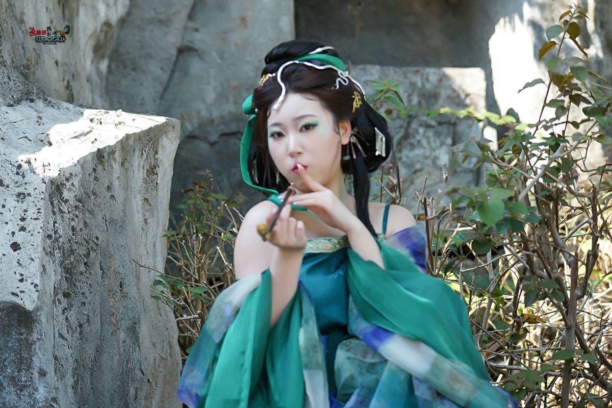 【魅惑青蛇妖】---小魚