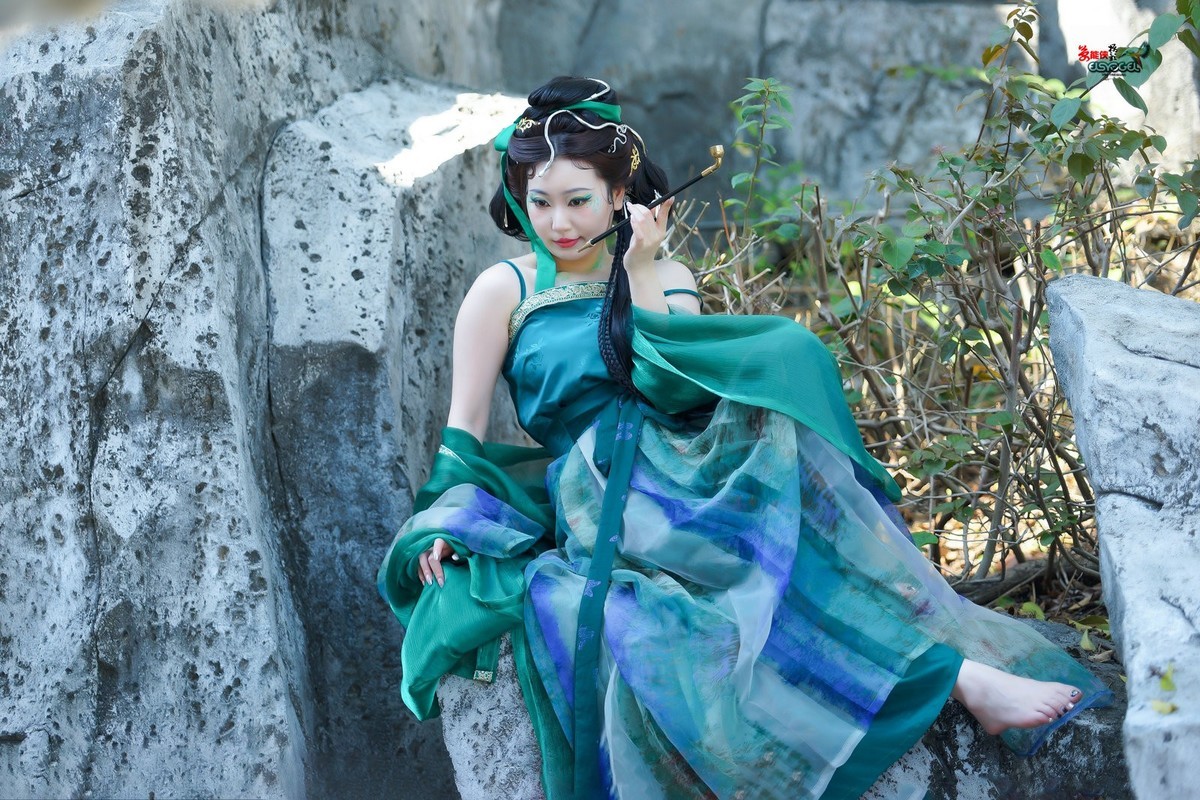 【魅惑青蛇妖】---小魚