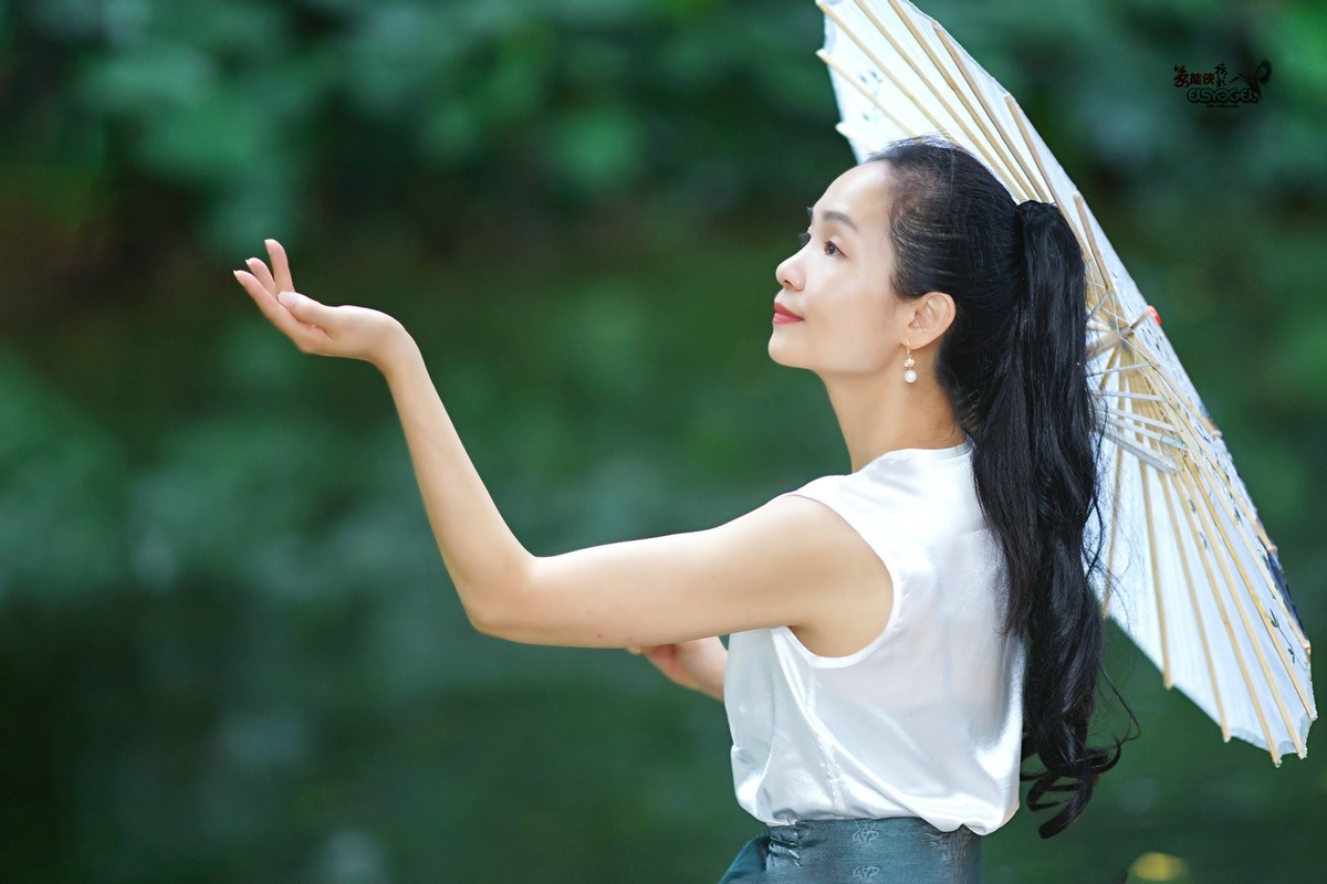 【天青色等烟雨】---小杨