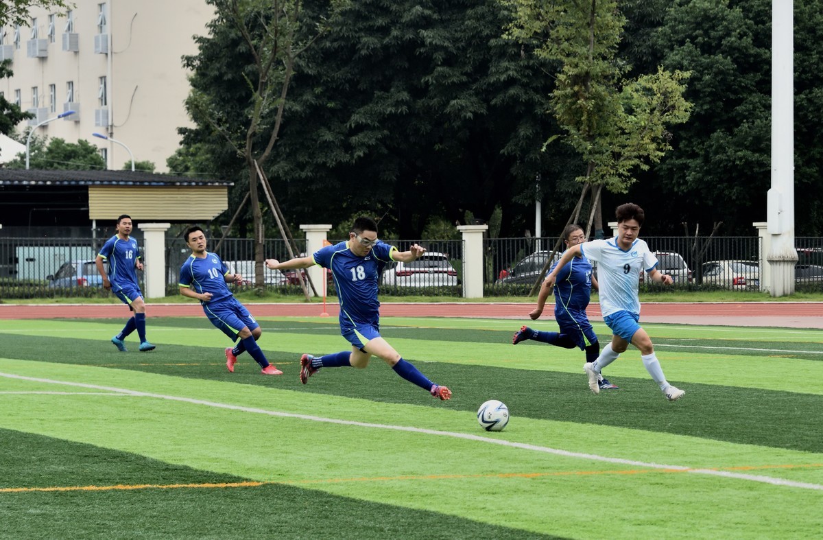 绿茵场上——成飞职工足球赛【5】