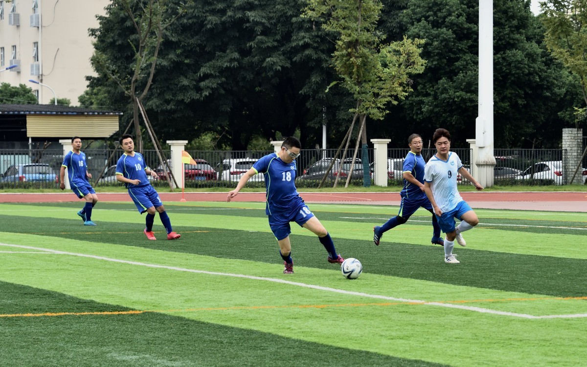 绿茵场上——成飞职工足球赛【5】