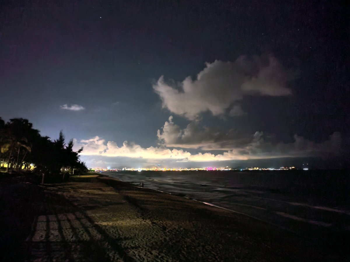 2024夏 海南环岛行（108）三亚湾的夜景