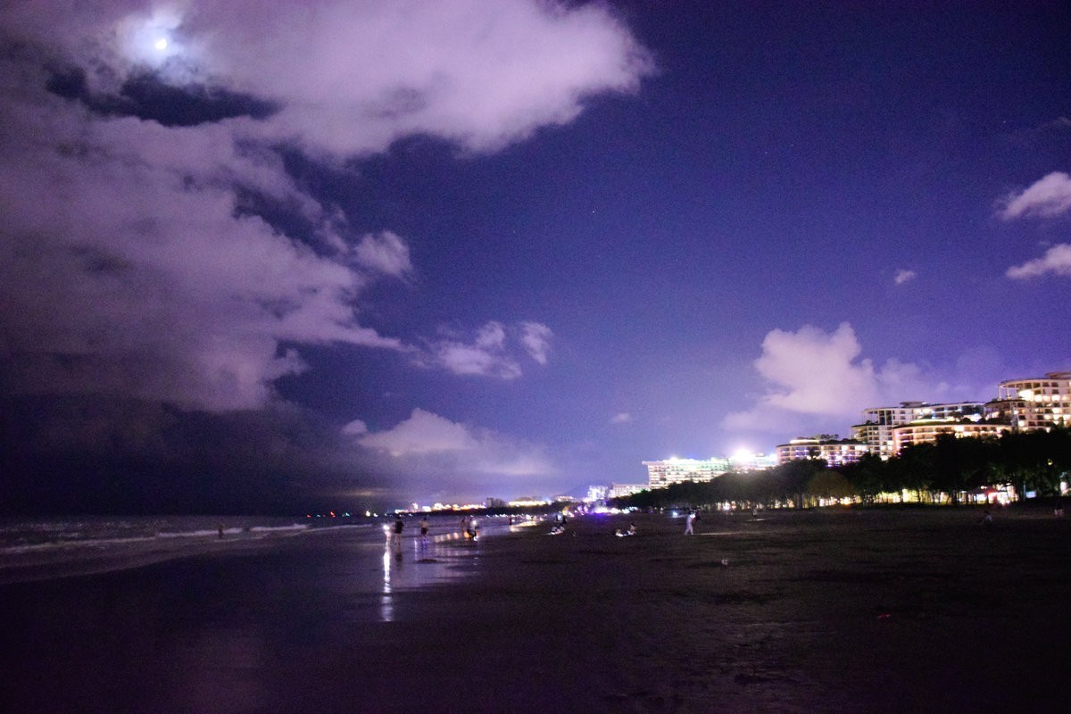 2024夏 海南环岛行（108）三亚湾的夜景