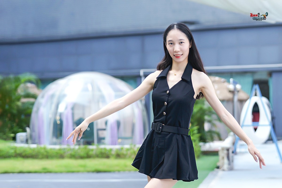 【飞机底部少女】---姗姗