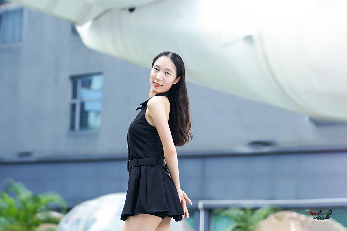 【飞机底部少女】---姗姗