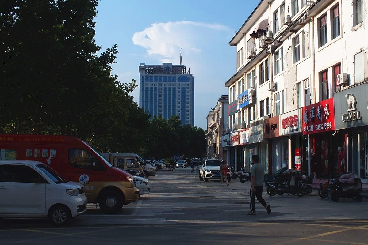 晴天傍晚的街拍