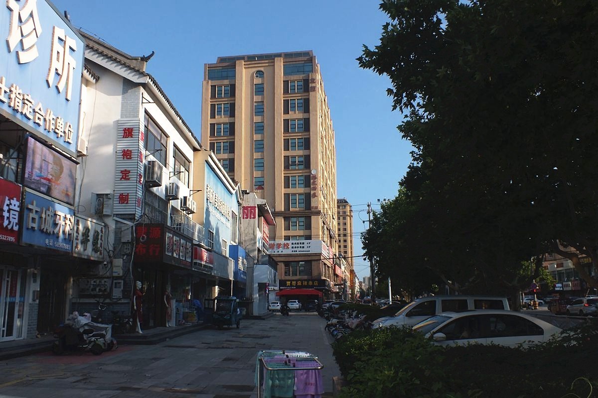 晴天傍晚的街拍