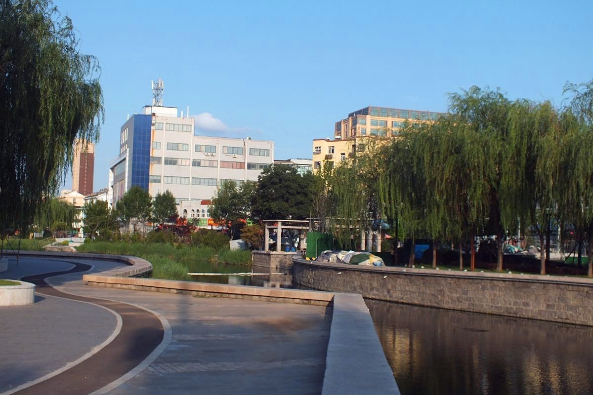 晴天傍晚的街拍