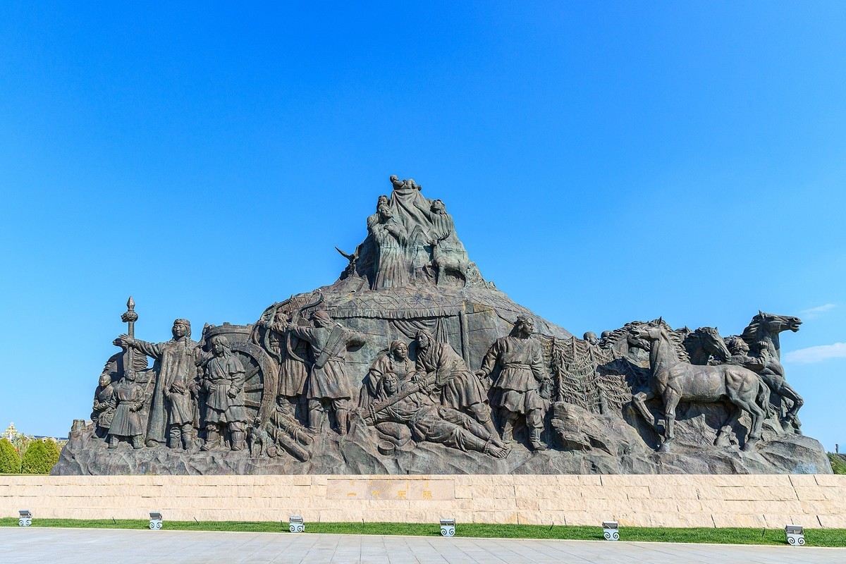 旅游记录：内蒙古 · 鄂尔多斯 · 城市广场