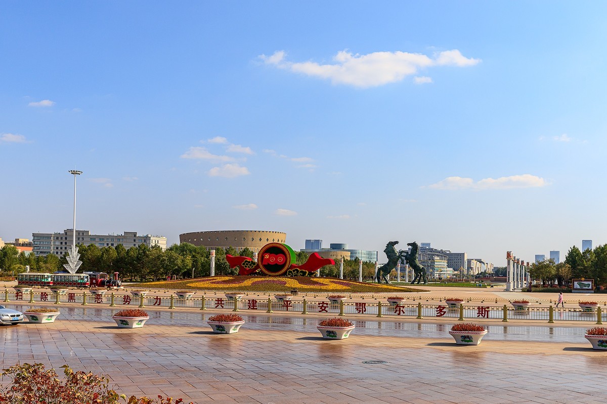 旅游记录：内蒙古 · 鄂尔多斯 · 城市广场