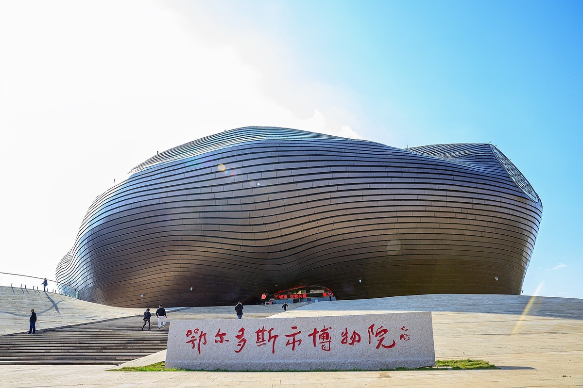 旅游记录：内蒙古 · 鄂尔多斯 · 城市广场