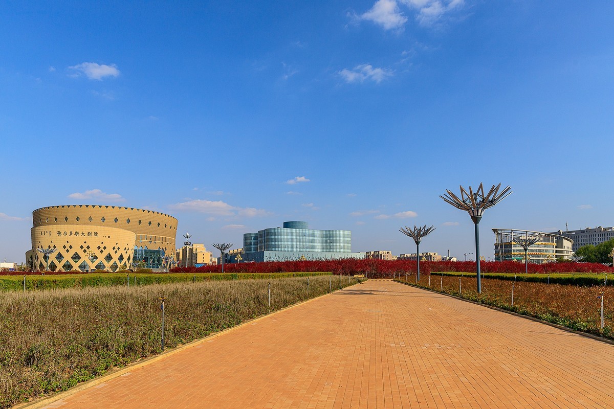 旅游记录：内蒙古 · 鄂尔多斯 · 城市广场