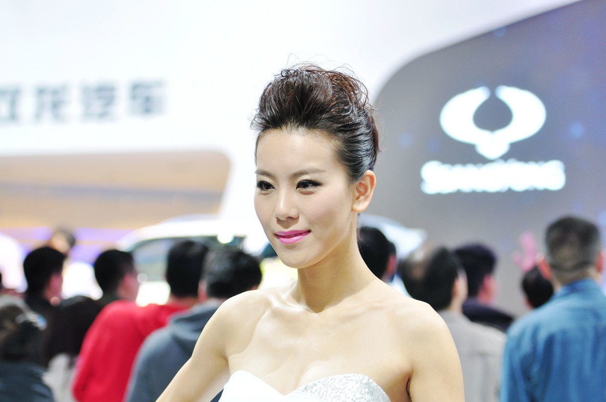 一组十年前D90 70-200 2.8 原片直出上海车展模特八