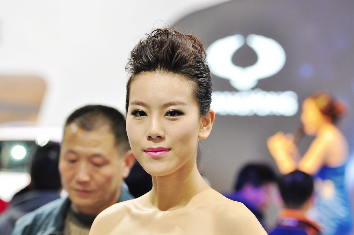 一组十年前D90 70-200 2.8 原片直出上海车展模特八