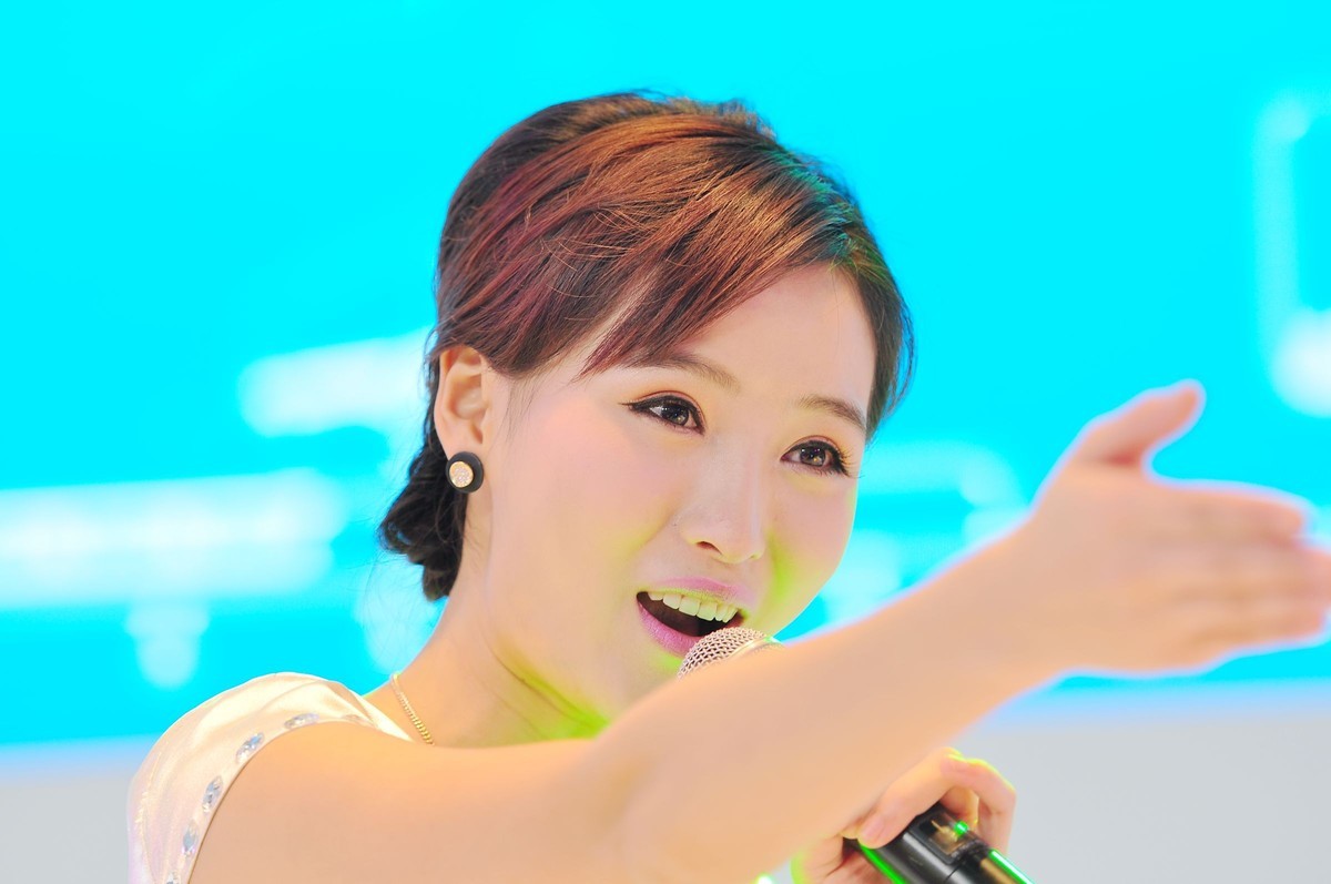 一组十年前D90 70-200 2.8 原片直出上海车展模特八