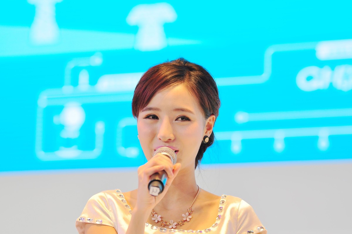 一组十年前D90 70-200 2.8 原片直出上海车展模特八