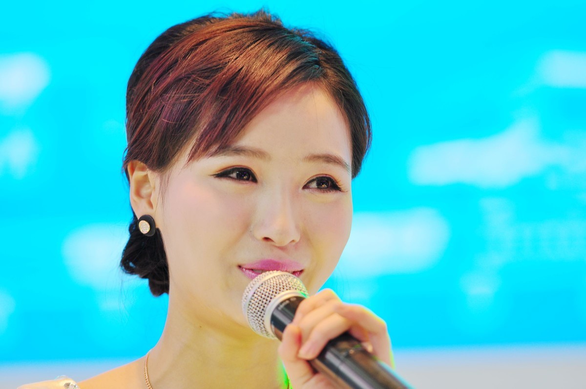 一组十年前D90 70-200 2.8 原片直出上海车展模特八