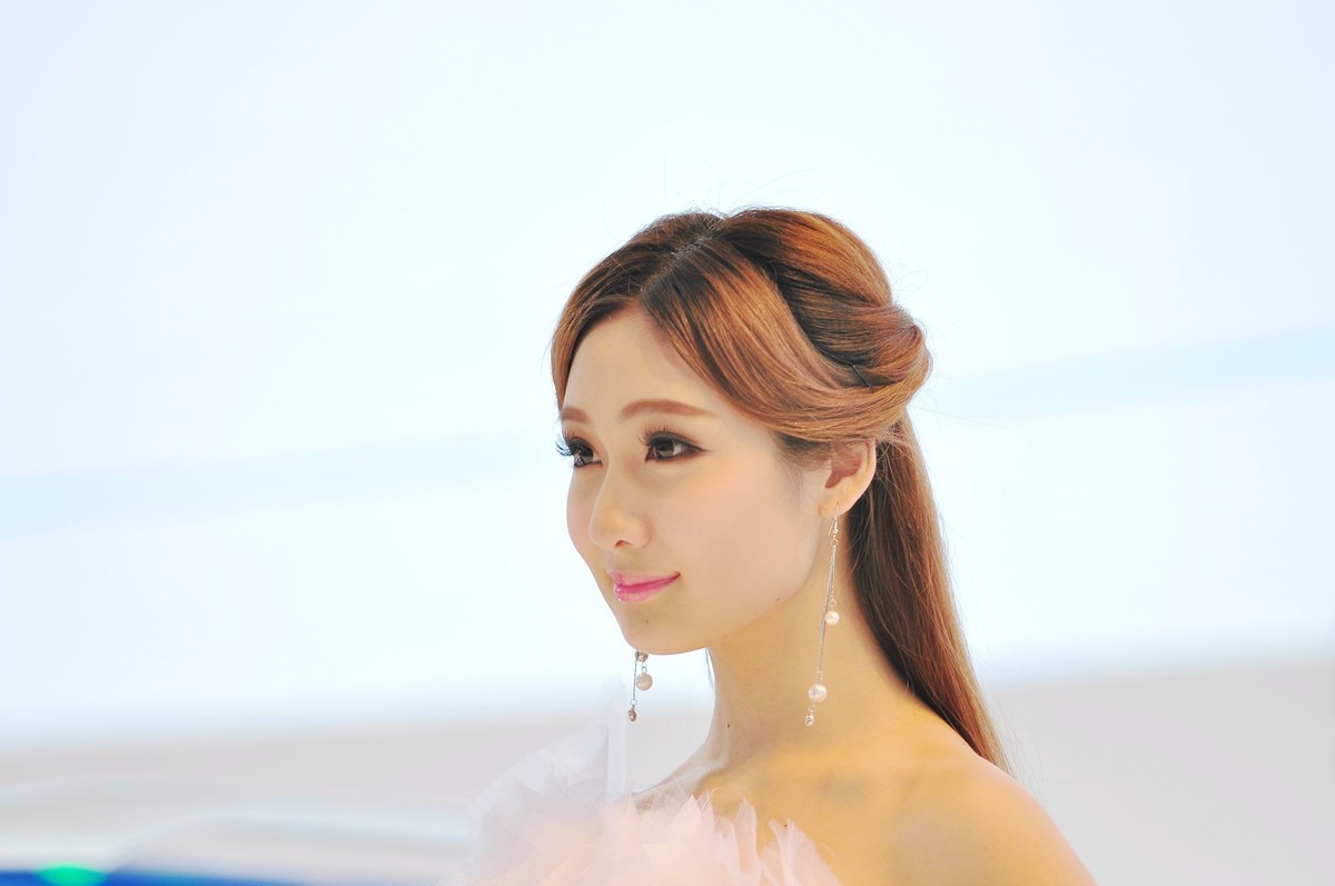 一组十年前D90 70-200 2.8 原片直出上海车展模特八