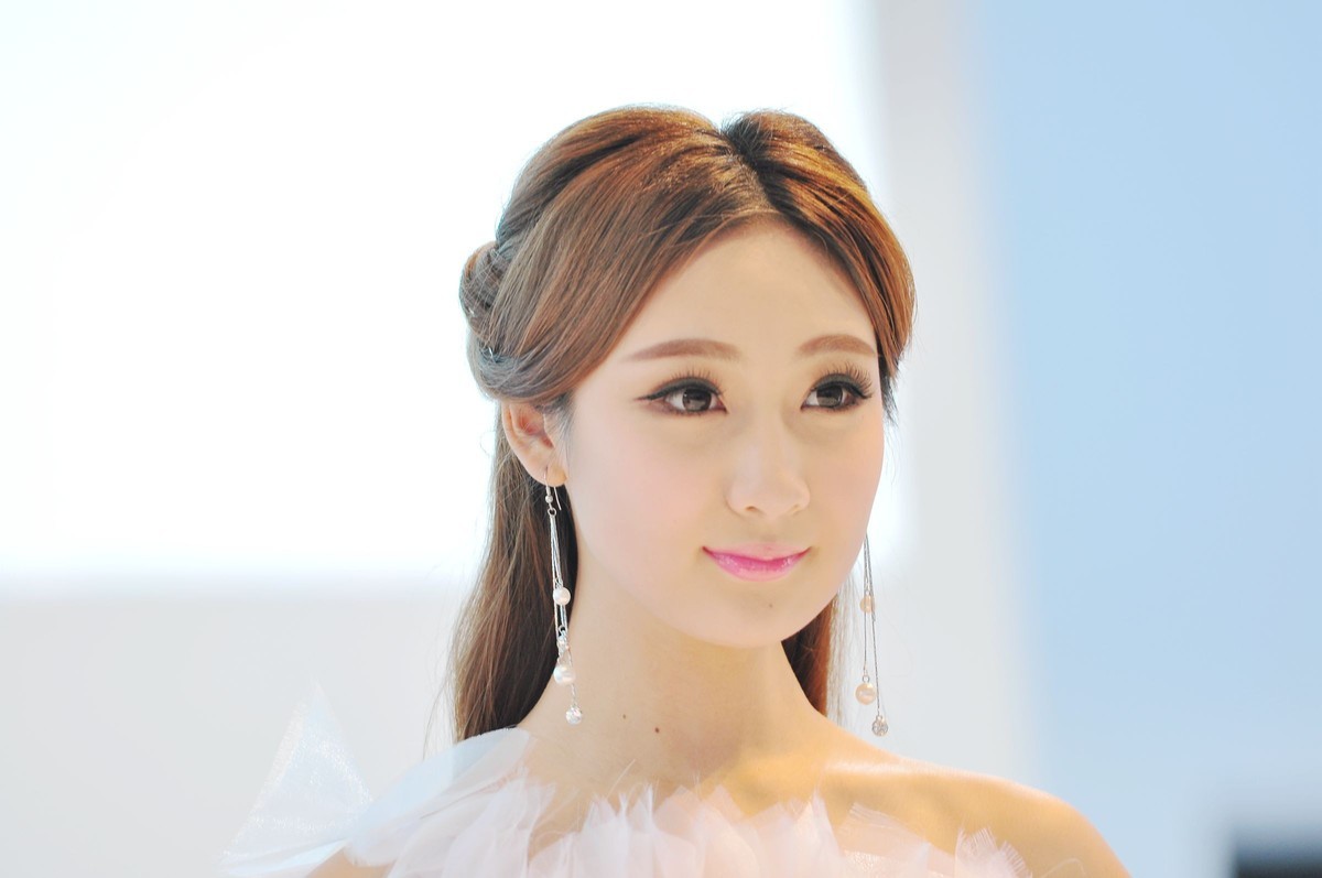 一组十年前D90 70-200 2.8 原片直出上海车展模特八