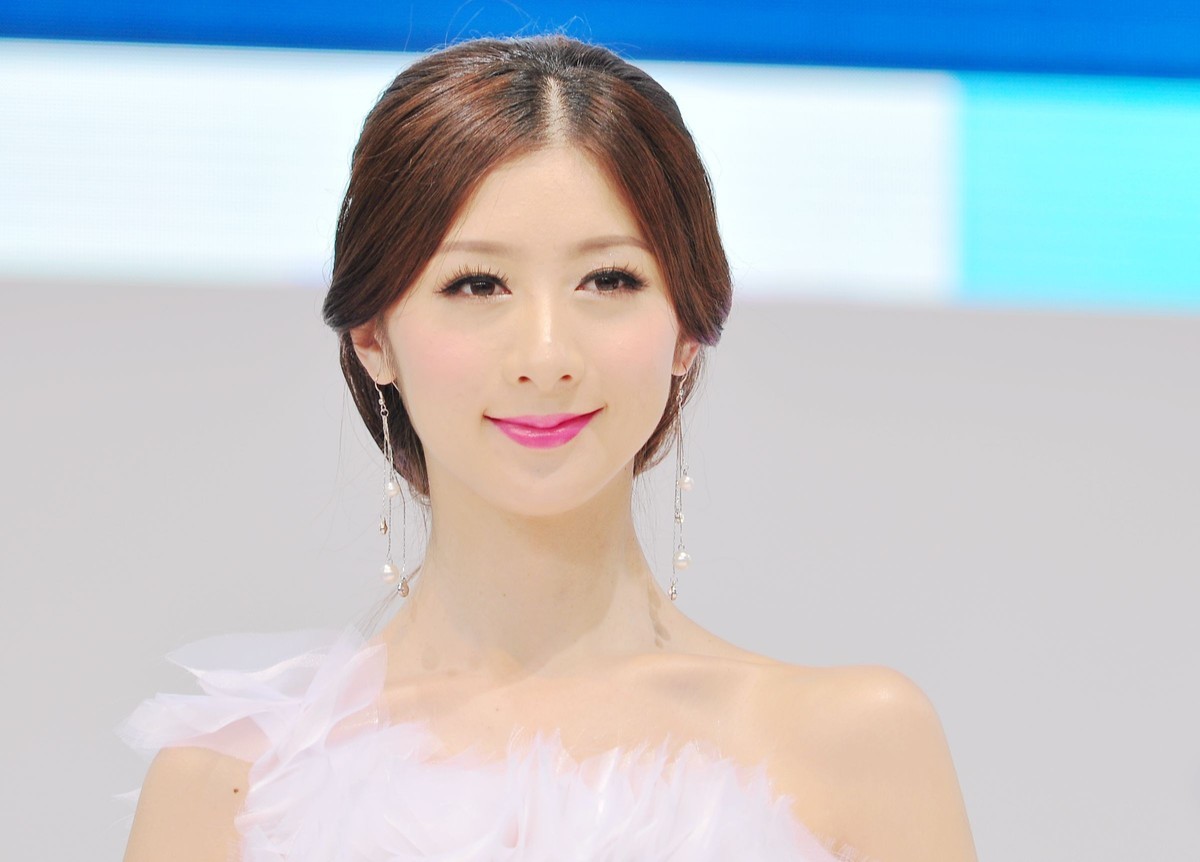 一组十年前D90 70-200 2.8 原片直出上海车展模特八