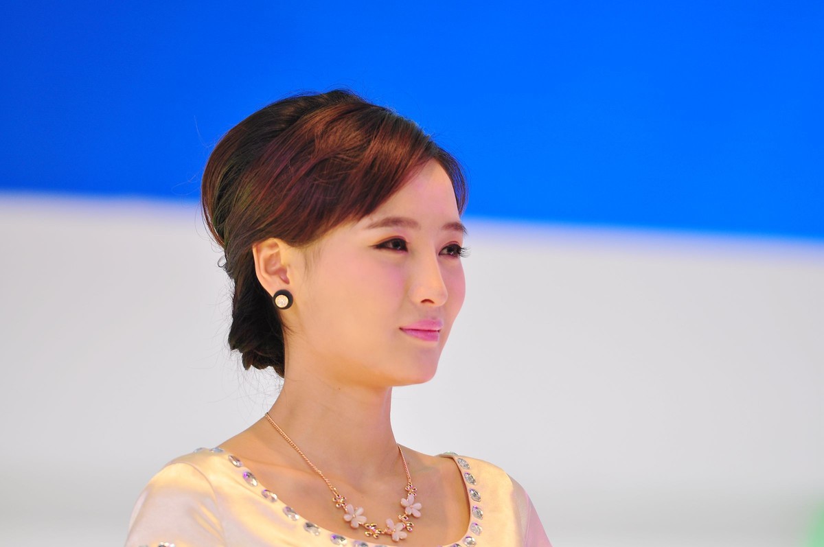 一组十年前D90 70-200 2.8 原片直出上海车展模特八