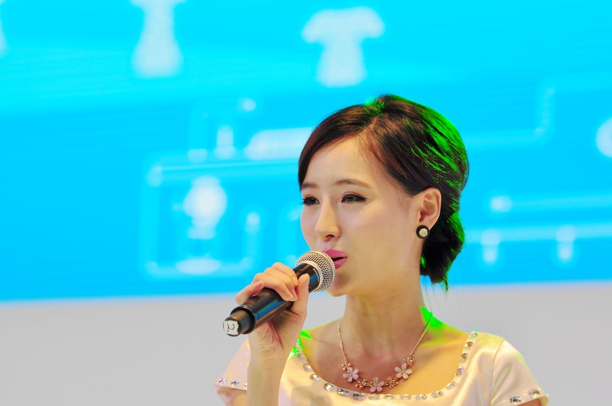 一组十年前D90 70-200 2.8 原片直出上海车展模特八