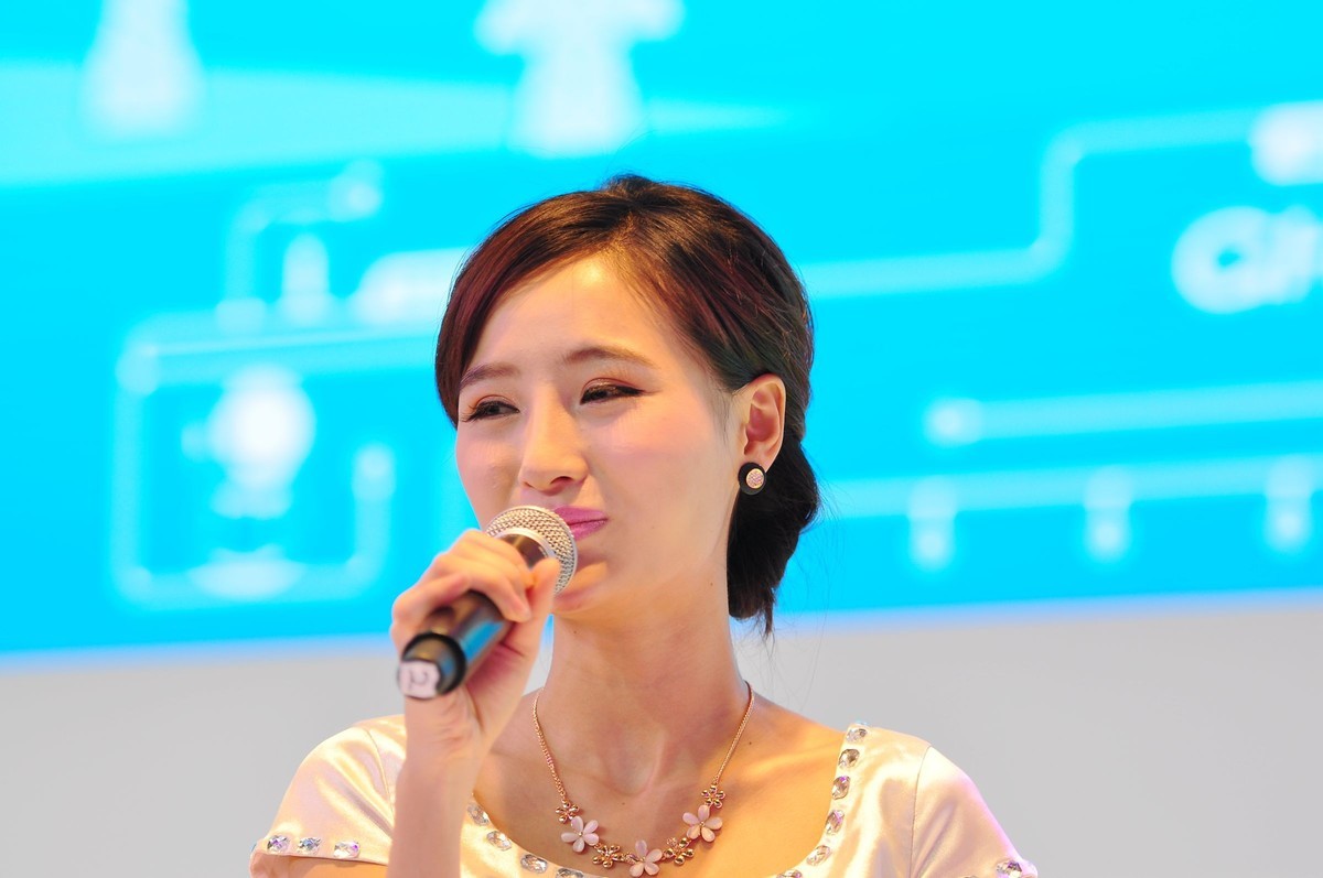 一组十年前D90 70-200 2.8 原片直出上海车展模特八