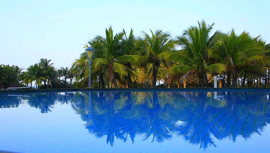 《不老松：忆海南游记》（10）临髙县长島兰湾：现已不复存在的非常漂亮的游泳池！