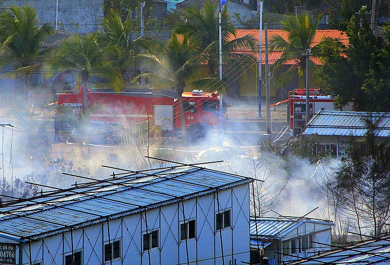 《不老松：忆海南游记》（12）真着火了！來了两部救火车才把火撲灭！