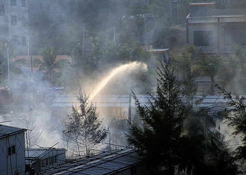 《不老松：忆海南游记》（12）真着火了！來了两部救火车才把火撲灭！