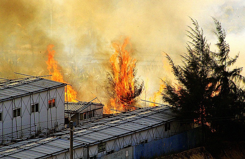 《不老松：忆海南游记》（12）真着火了！來了两部救火车才把火撲灭！
