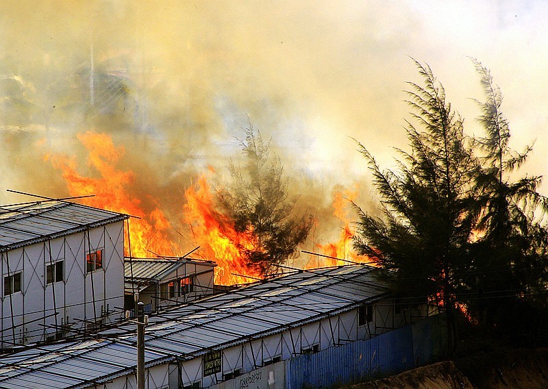 《不老松：忆海南游记》（12）真着火了！來了两部救火车才把火撲灭！