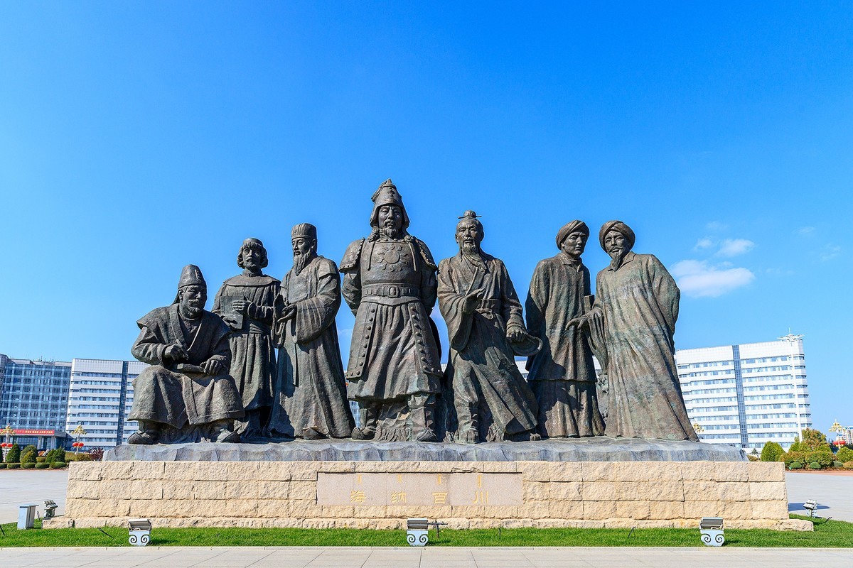 旅游记录：内蒙古 · 鄂尔多斯 · 城市广场