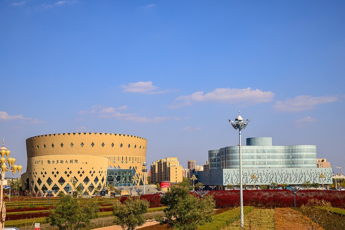 旅游记录：内蒙古 · 鄂尔多斯 · 城市广场