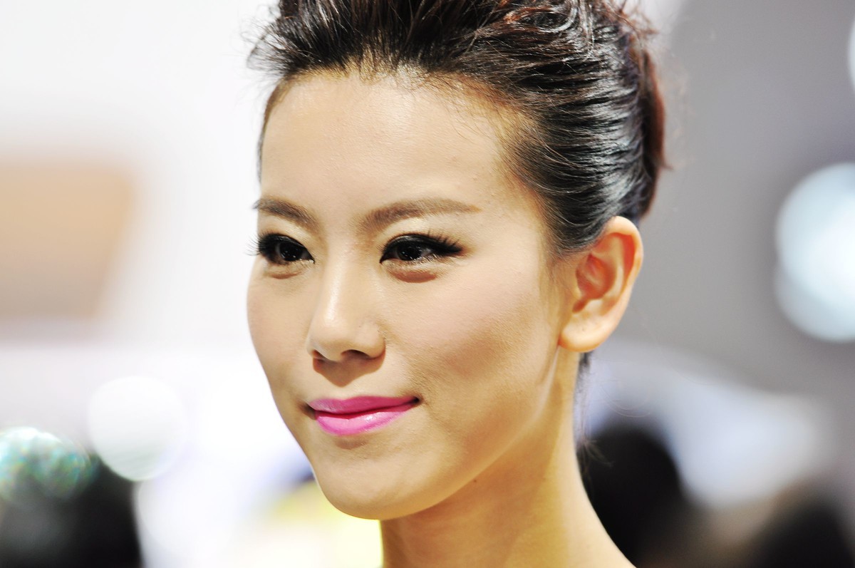 一组十年前D90 70-200 2.8 原片直出上海车展模特八