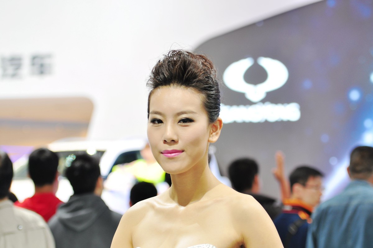 一组十年前D90 70-200 2.8 原片直出上海车展模特八