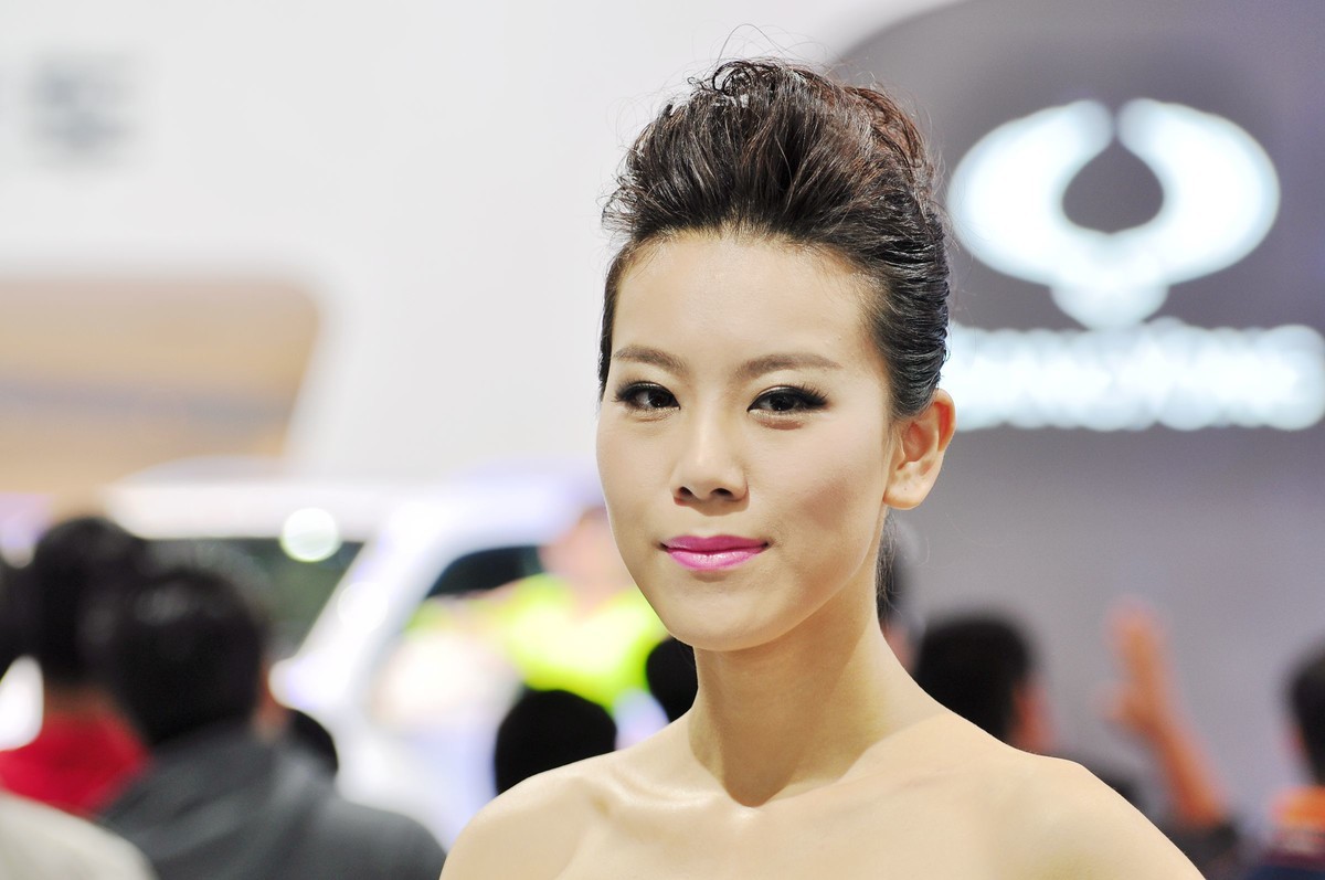 一组十年前D90 70-200 2.8 原片直出上海车展模特八