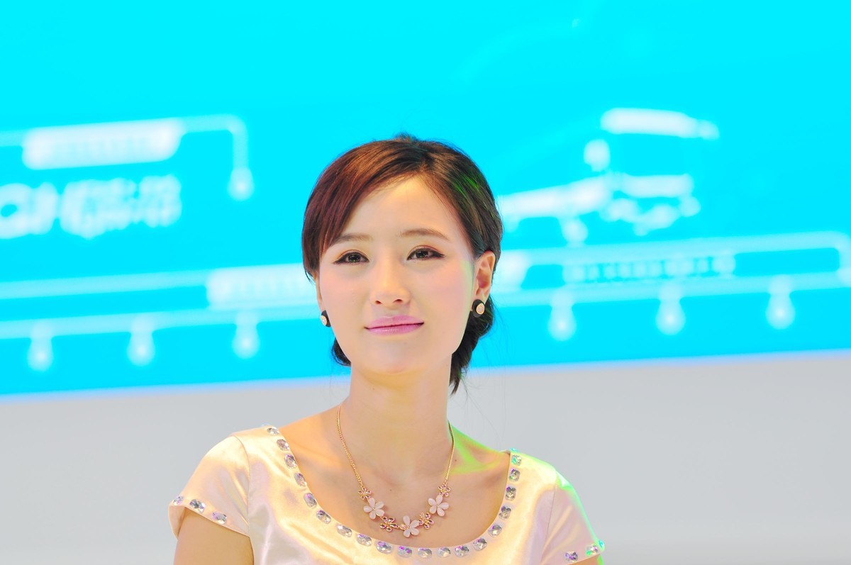 一组十年前D90 70-200 2.8 原片直出上海车展模特八