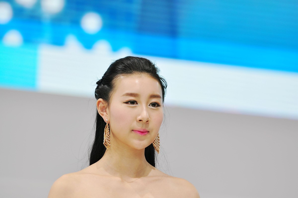 一组十年前D90 70-200 2.8 原片直出上海车展模特八