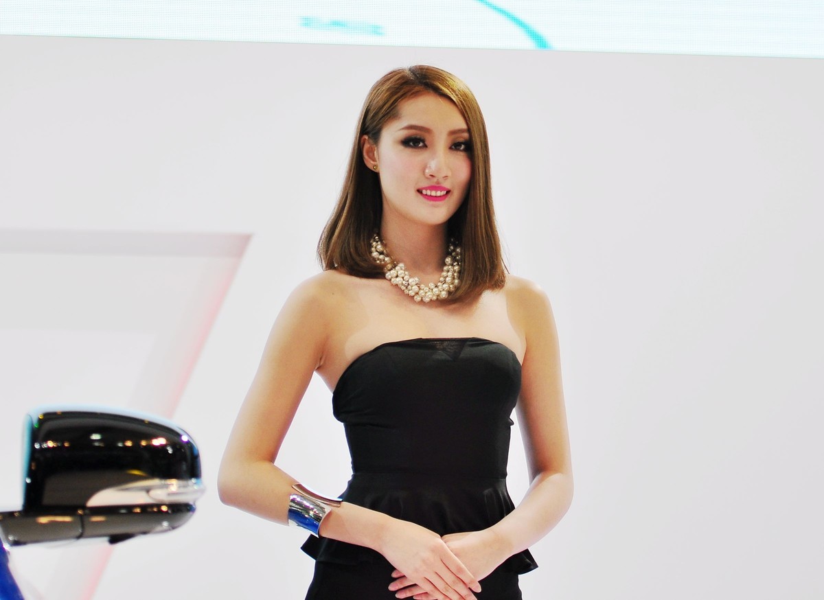 一组十年前D90 70-200 2.8 原片直出上海车展模特八