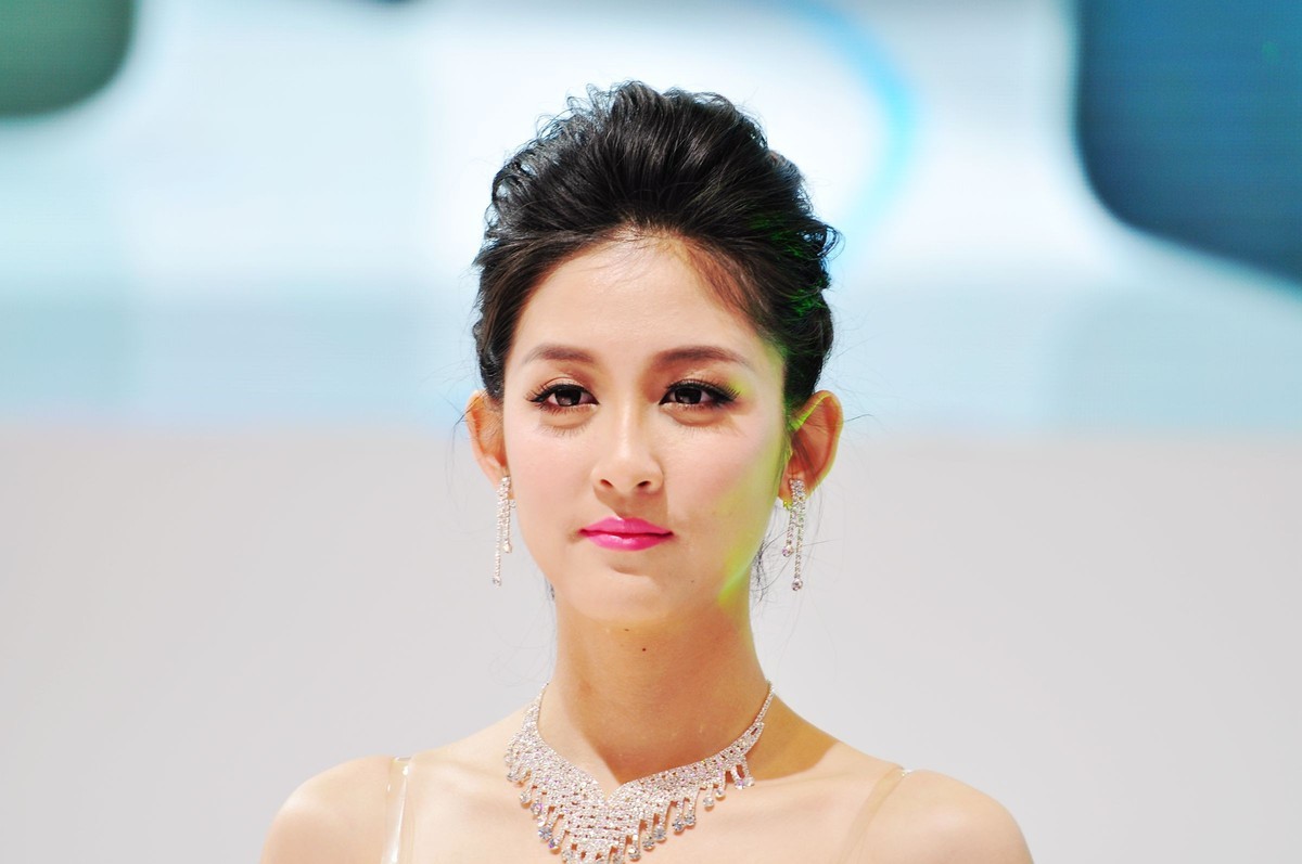 一组十年前D90 70-200 2.8 原片直出上海车展模特八