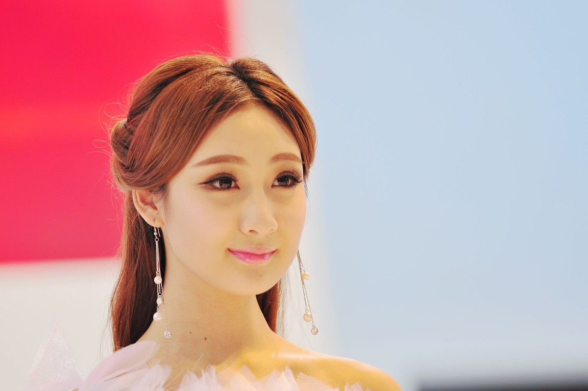 一组十年前D90 70-200 2.8 原片直出上海车展模特八