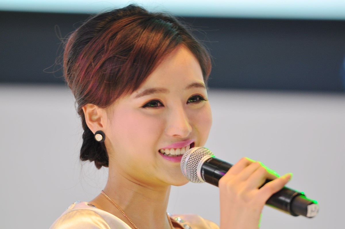 一组十年前D90 70-200 2.8 原片直出上海车展模特八