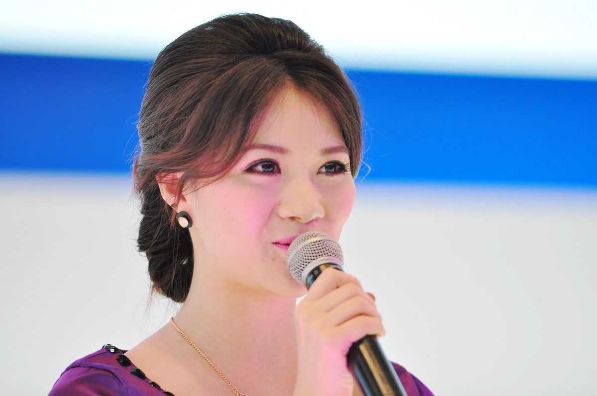 一组十年前D90 70-200 2.8 原片直出上海车展模特八