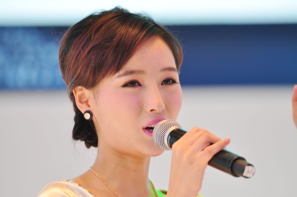 一组十年前D90 70-200 2.8 原片直出上海车展模特八